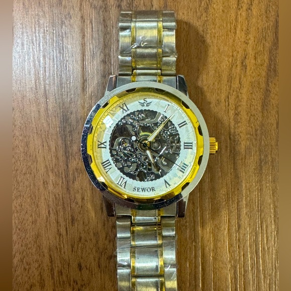 Sewor Other - NEW Sewor Men’s Skeleton Watch IN PLASTIC